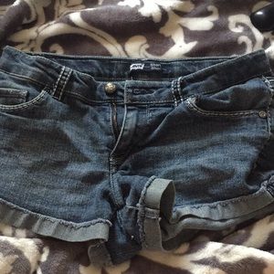 Levi shorty shorts